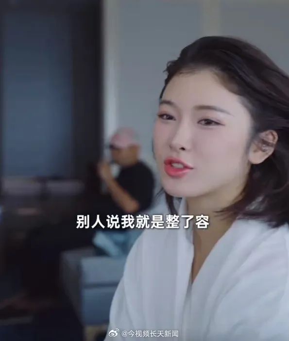 股票配资平台排行 吴艳妮回应“整容”争议：对我的美貌有一定的认知，说明我长得好看！